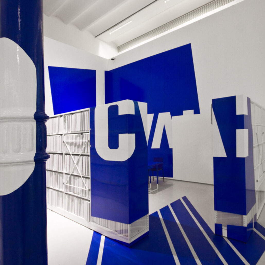 Grafica allestimento produzione e stampa Allestimento mostra - Anamorfosi DOCVA