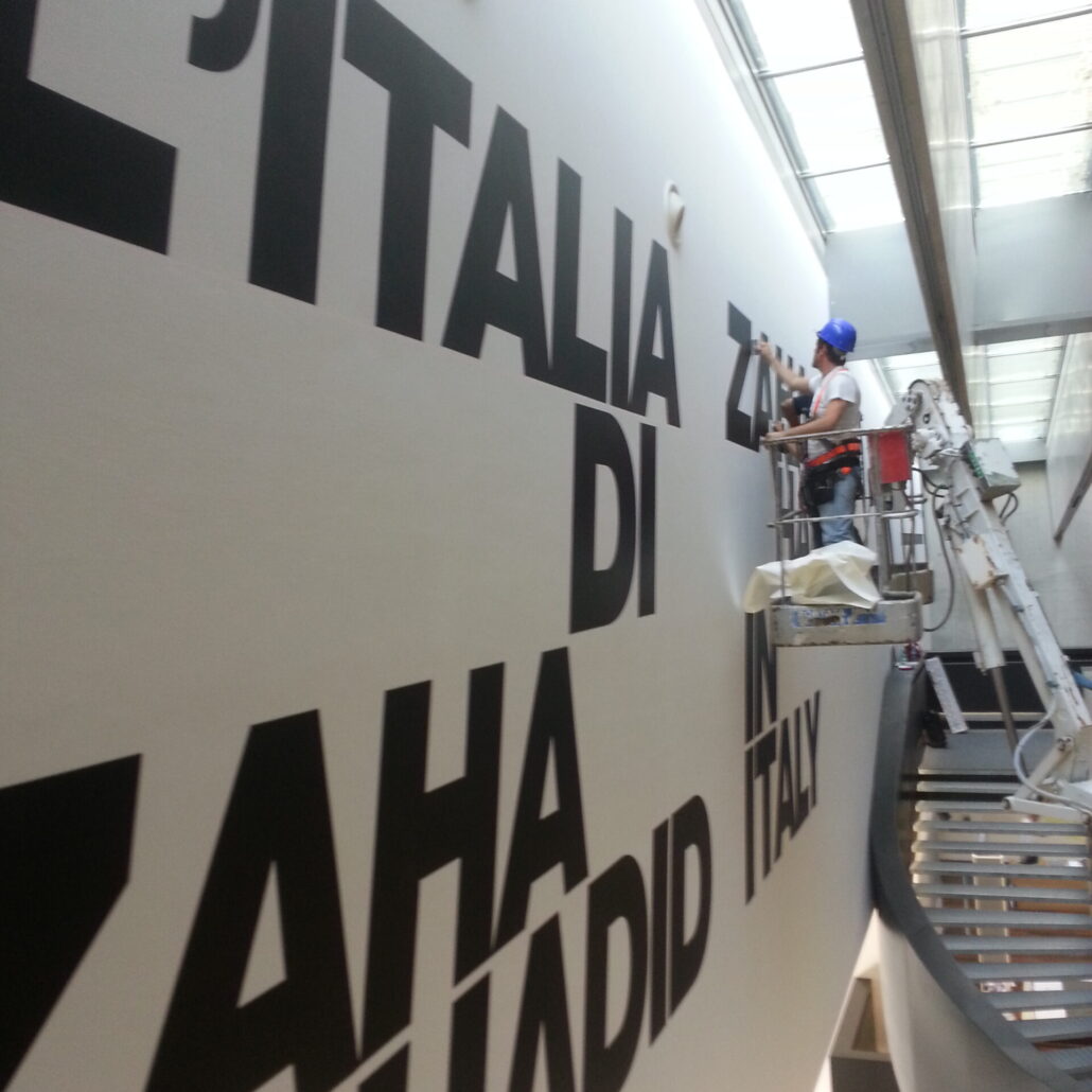 Design produzione e allestimento Grafica allestimento produzione e stampa Particolare della produzione e allestimento per la mostra Zaha Hadid "L'Italia di Zaha Hadid presso il museo Maxxi di Roma 2017